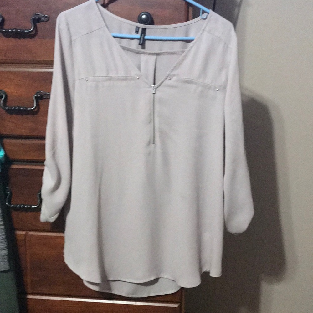 NWOT gray blouse